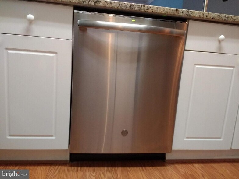 Building Photo - 4561 Strutfield Ln