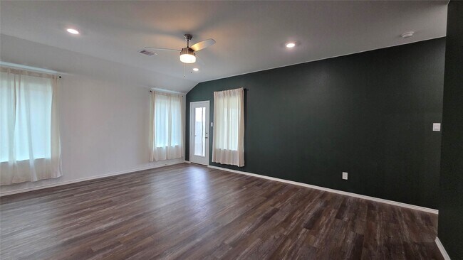 Building Photo - 6110 Ginevra Summers Dr