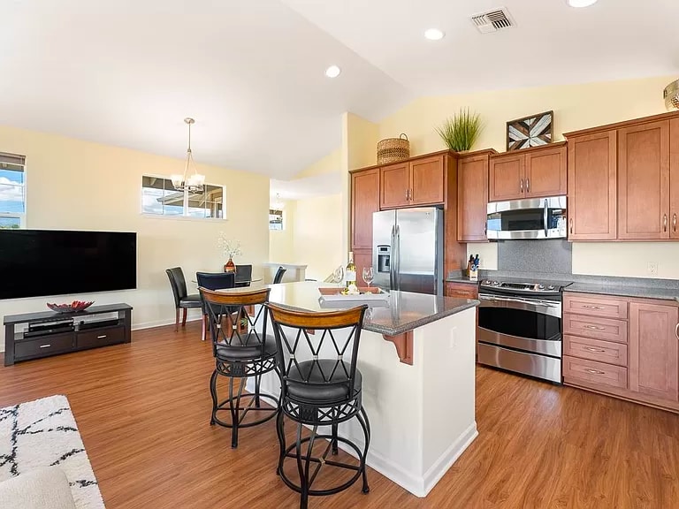 Building Photo - 142 Laukahi St