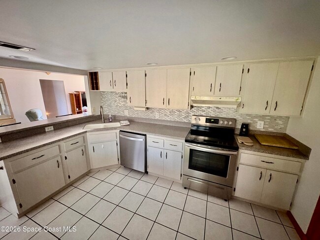 Building Photo - 585 Crystal Mist Rd NW