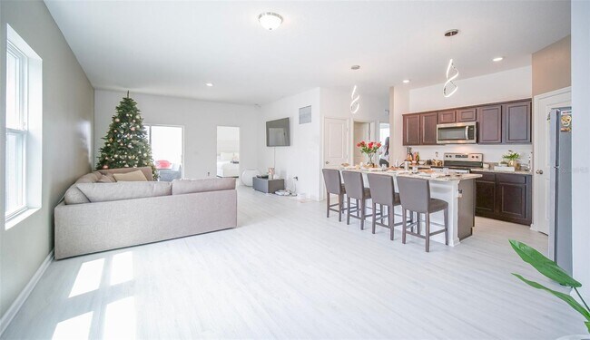 Building Photo - 825 Orchid Grove Blvd