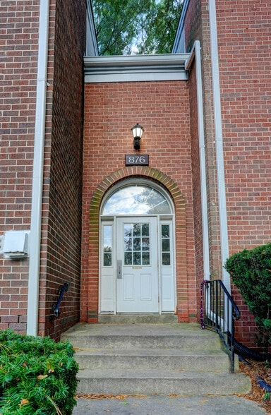 Building Photo - 876 Quince Orchard Blvd