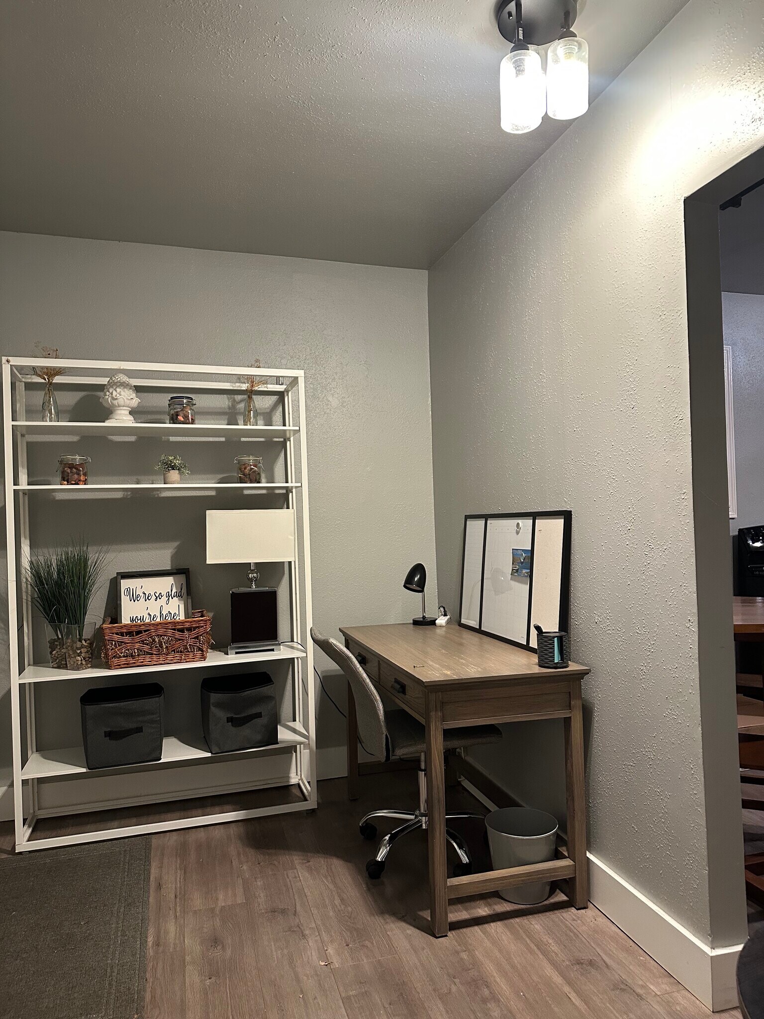 DeskPic2 - 903 W Linden St