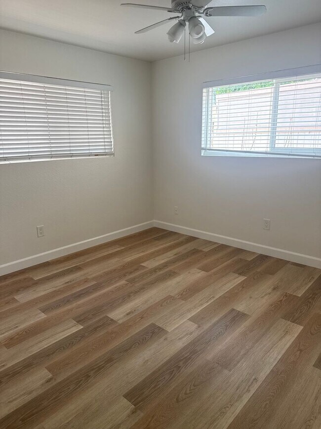Building Photo - Freshly Updated Rental in Santana Ranch Estates!