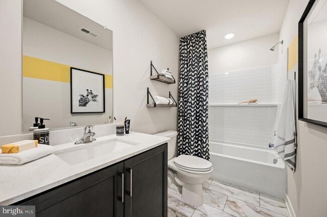 Building Photo - 35 E Front St