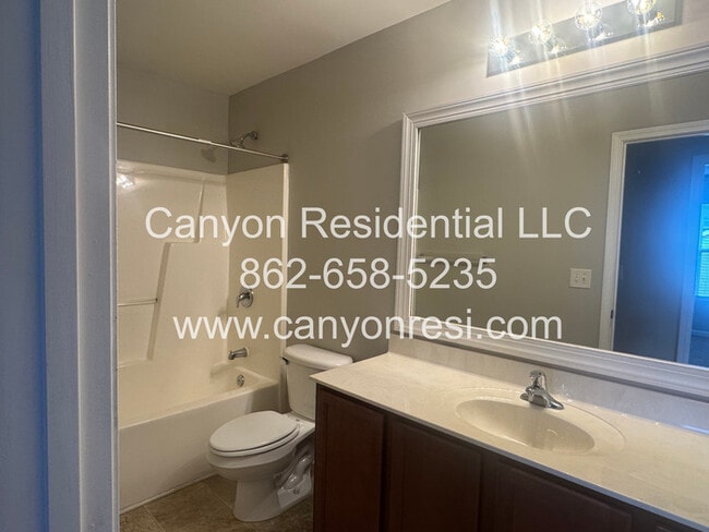 Building Photo - 2521 Spinnaker Dr