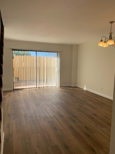 Building Photo - 1116 Elm Ave