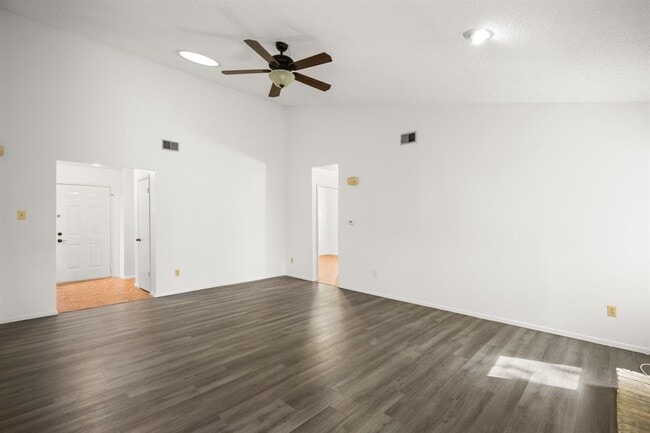 Building Photo - 12701 Europa Ln