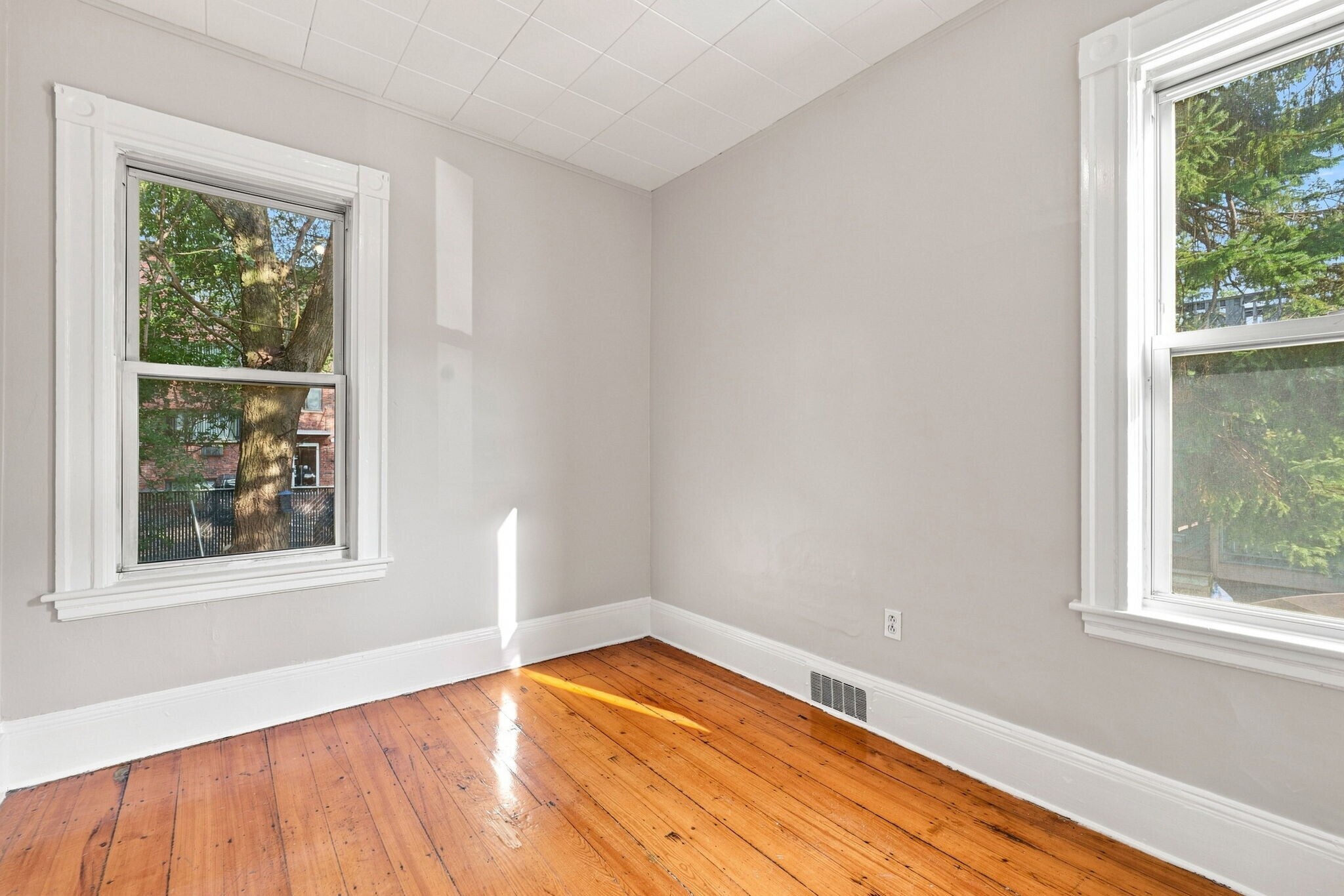 Building Photo - 147 Murdock St