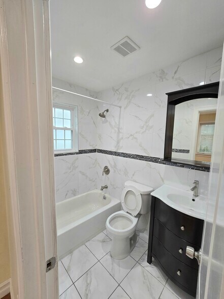 Building Photo - 11714 197th St