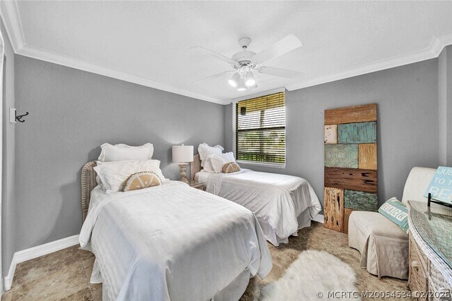 Building Photo - 10680 S Ocean Dr