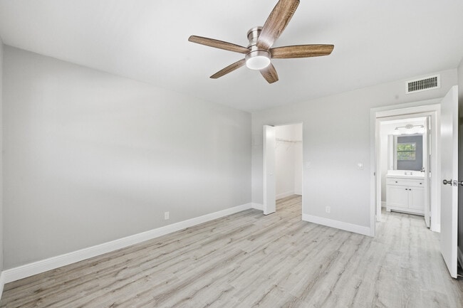 Building Photo - 284 Flanders F