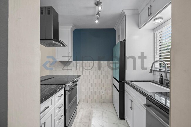 Building Photo - Unit