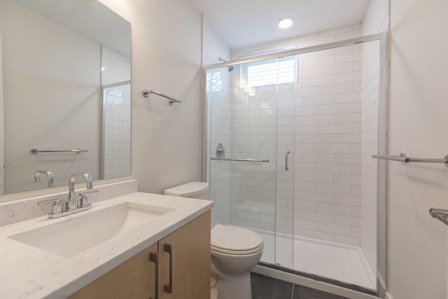 Building Photo - 843 Columbia Rd