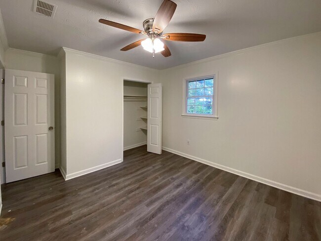 Building Photo - 205 Park Ridge Dr