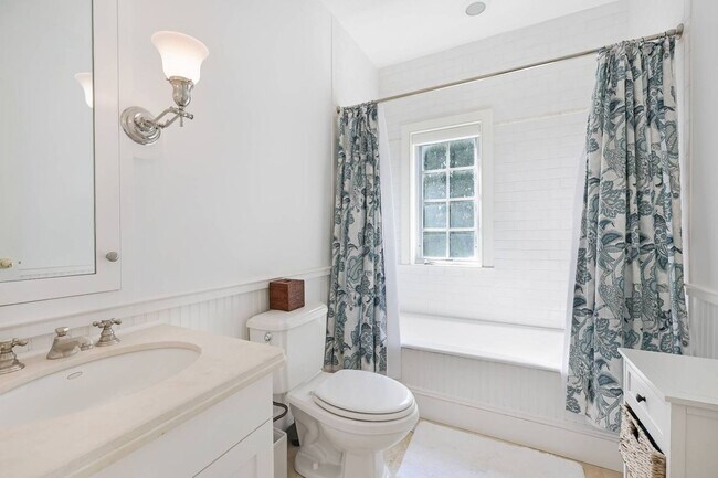 Building Photo - 121 Post Ln