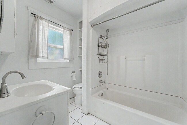 Building Photo - 1122 I St