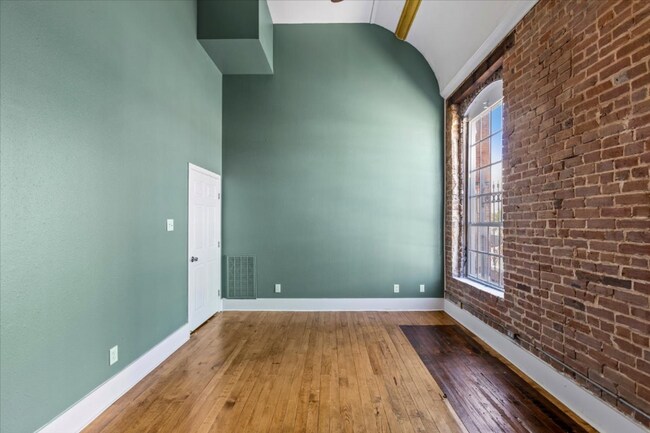 Building Photo - 2111 Postoffice St