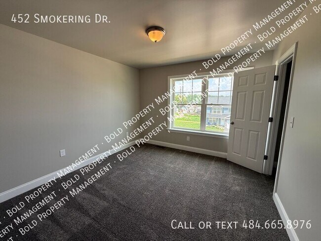 Building Photo - 452 Smokering Dr