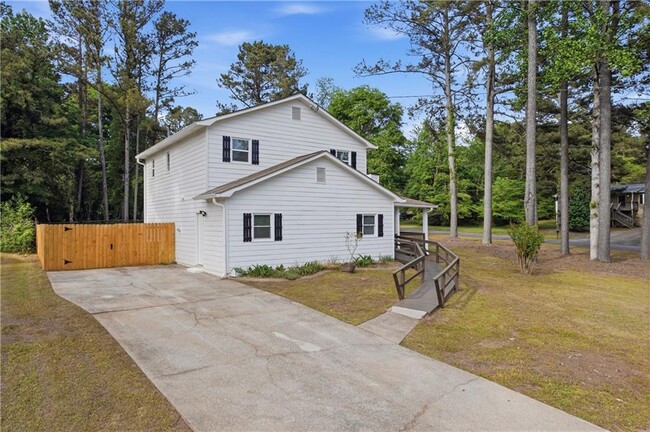 Building Photo - 5081 Hubert Dr