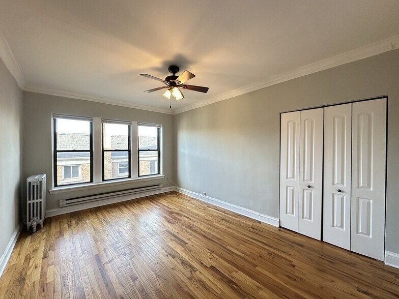 Building Photo - 4644 N Paulina St