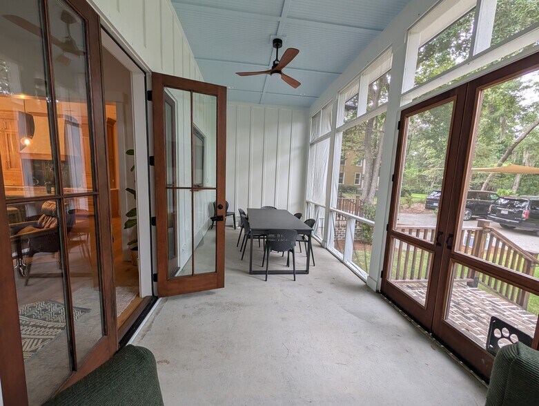 Building Photo - 41 Stockfarm Rd