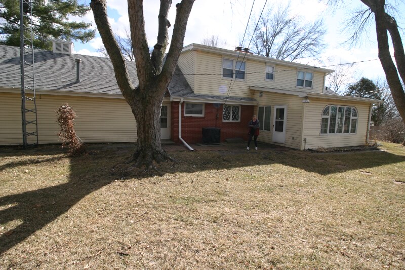 Building Photo - 3120 Loveland Dr