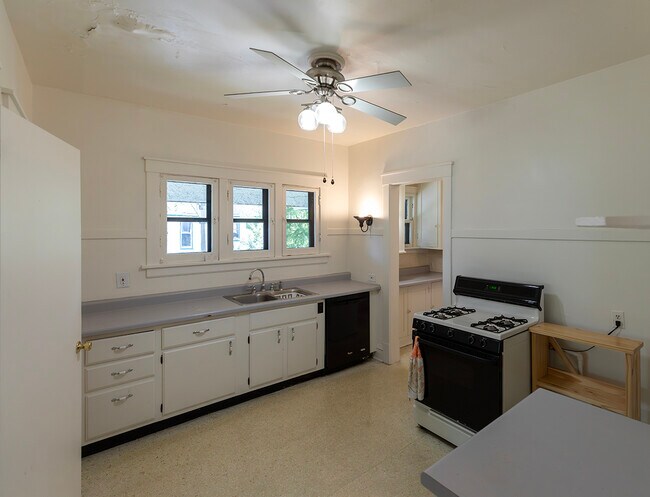 Building Photo - 202 Ridgeland Ave