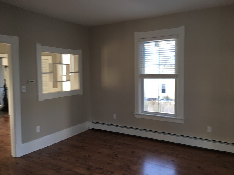 Living room/dining room - 3 Central St