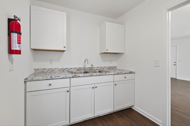 Building Photo - 101 Valley View Cir