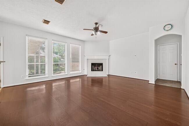 Building Photo - 12110 Laurel Ct