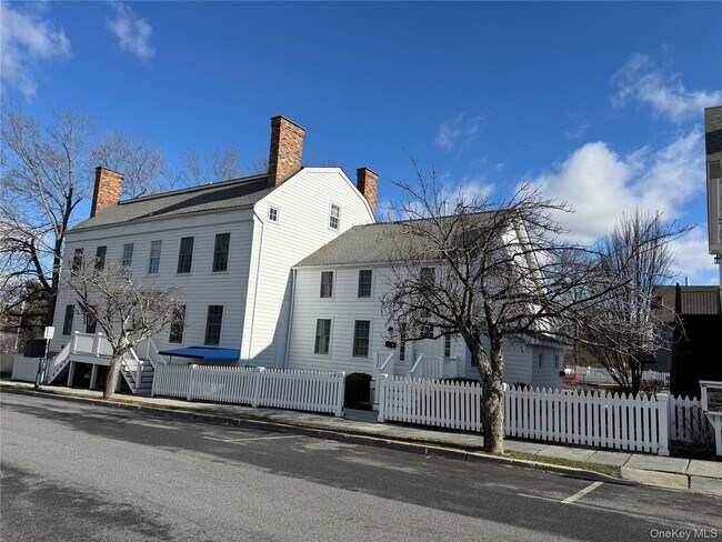 Primary Photo - 140 Clinton St