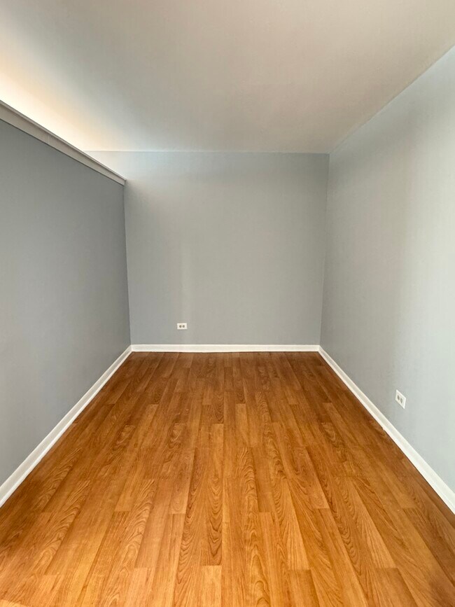 Building Photo - 1960 Cherry Ln