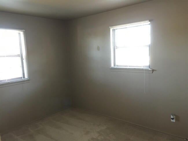 Building Photo - 1410 E Pitman Ave