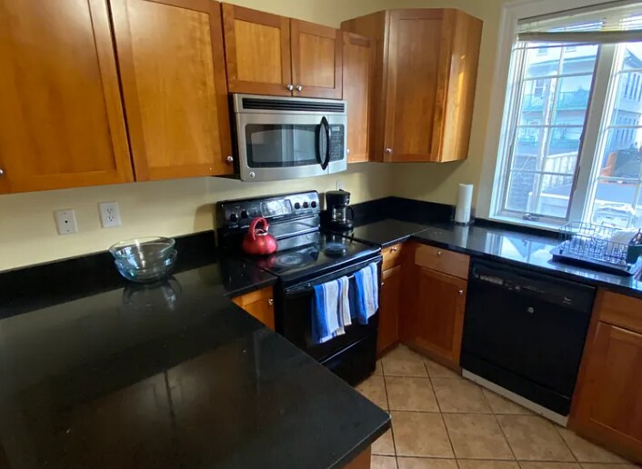 Building Photo - 110 Central St