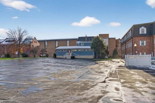 Building Photo - 12 Scotchtown Ave