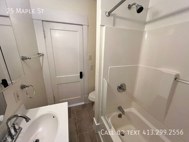 Building Photo - 25 Maple St