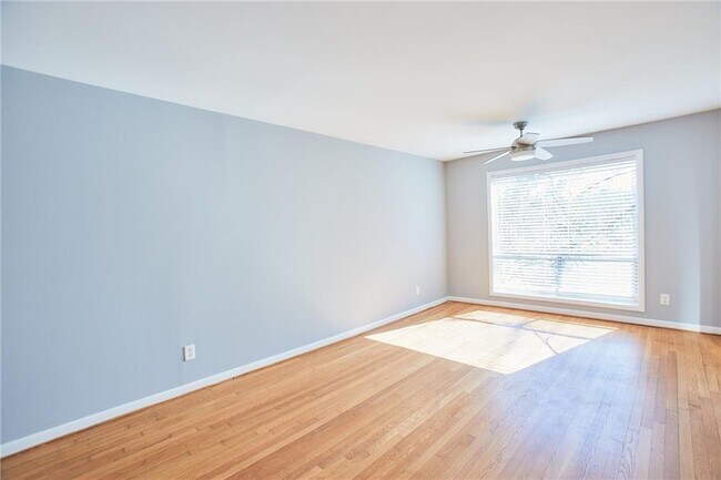 Building Photo - 450 Medlock Rd
