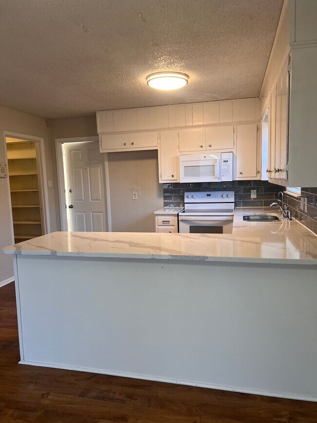 Building Photo - Beautiful Home on a Corner Lot