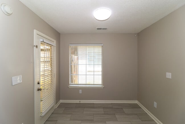 Building Photo - 1413 Marhill Cove