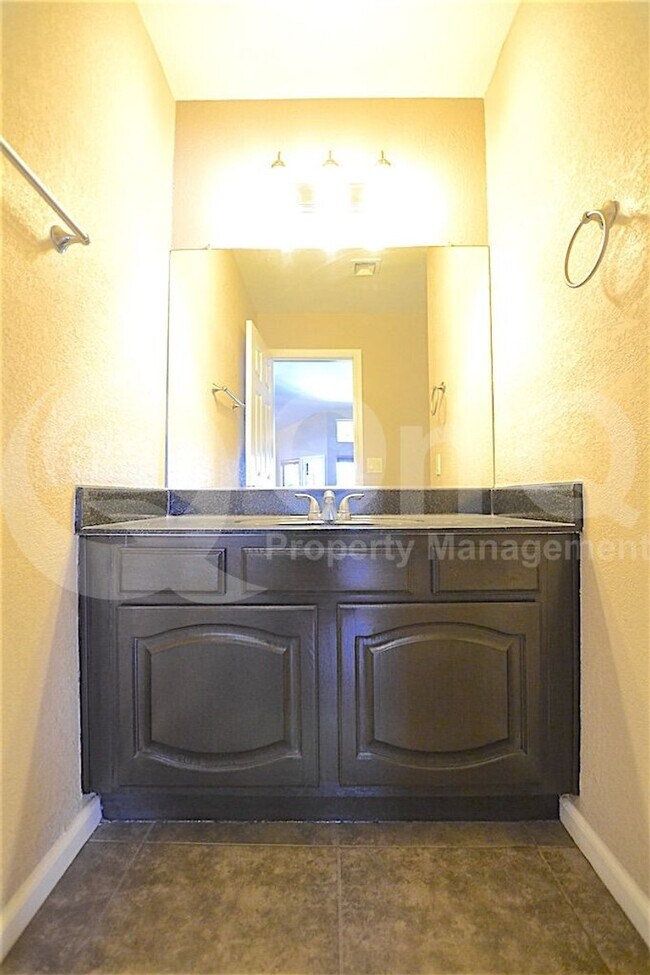 Building Photo - 510 S Lagoon Dr