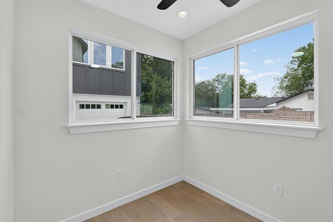 Building Photo - 5305 Ledesma Rd