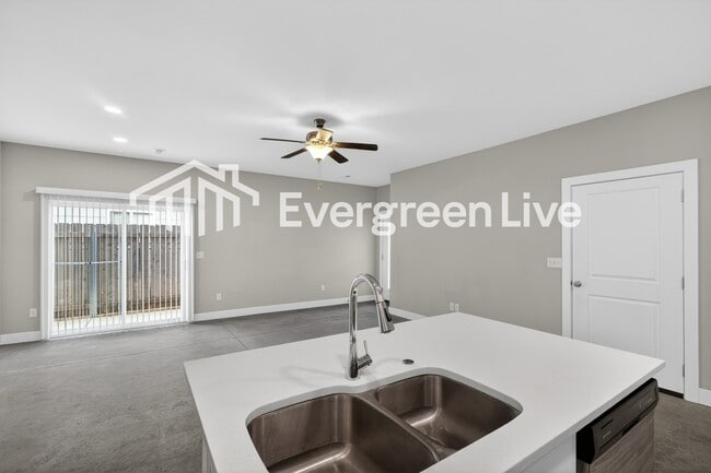 Building Photo - 113 E Santa Fe Cir