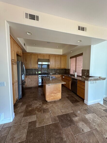 Building Photo - 6462 Lunita Rd