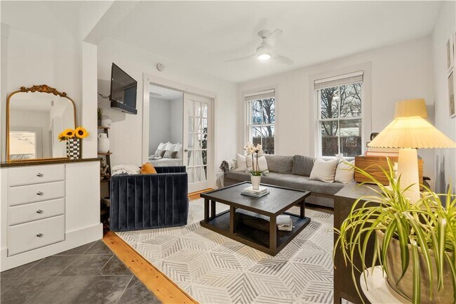 Primary Photo - 33 Marsh St