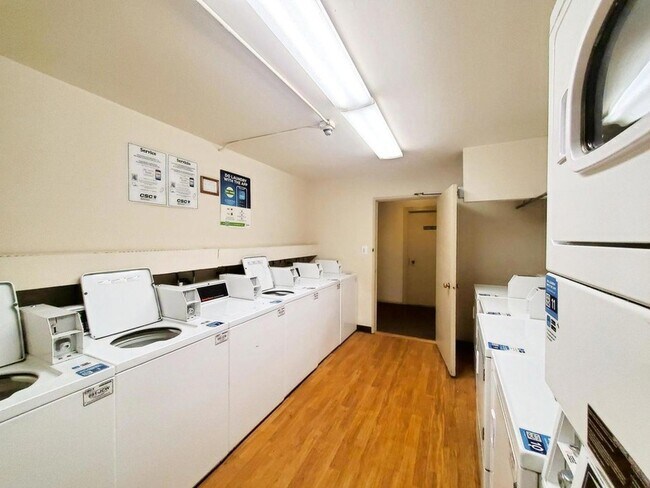 Building Photo - 1500 Robin Cir