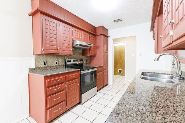 Building Photo - Charming 4-Bedroom Home with Cozy Fireplace and Spacious Living Area