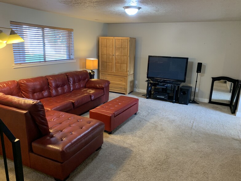 Building Photo - 1324 E 4200 S