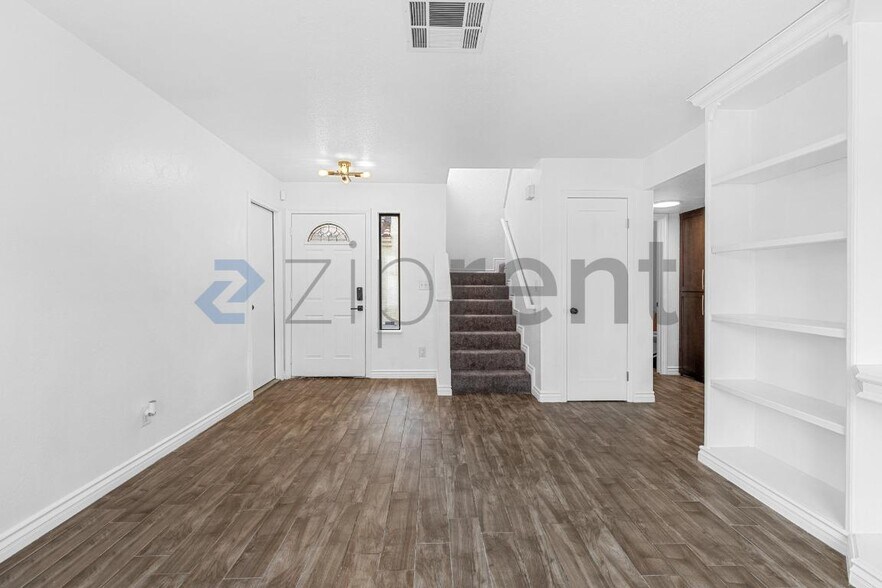 Building Photo - Unit
