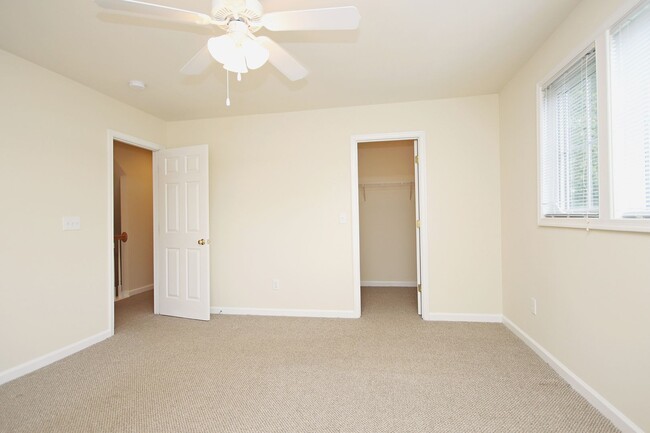 Building Photo - End-Unit Melbourne Park Townhome